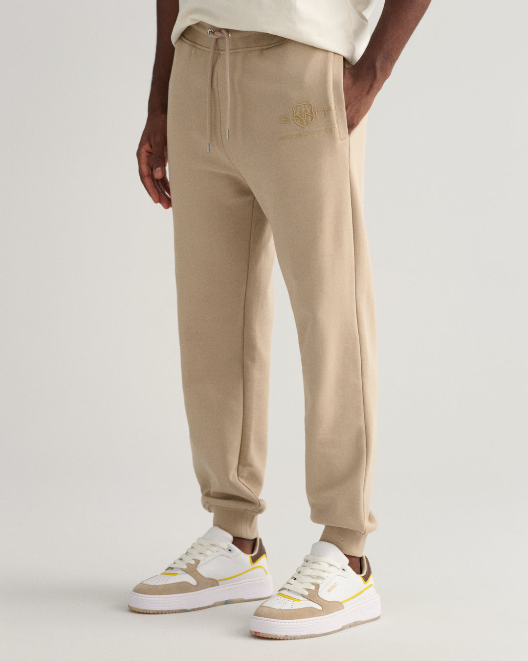 GANT Regular Tonal Shield Sweatpants/Donji dio trenerke 2039023