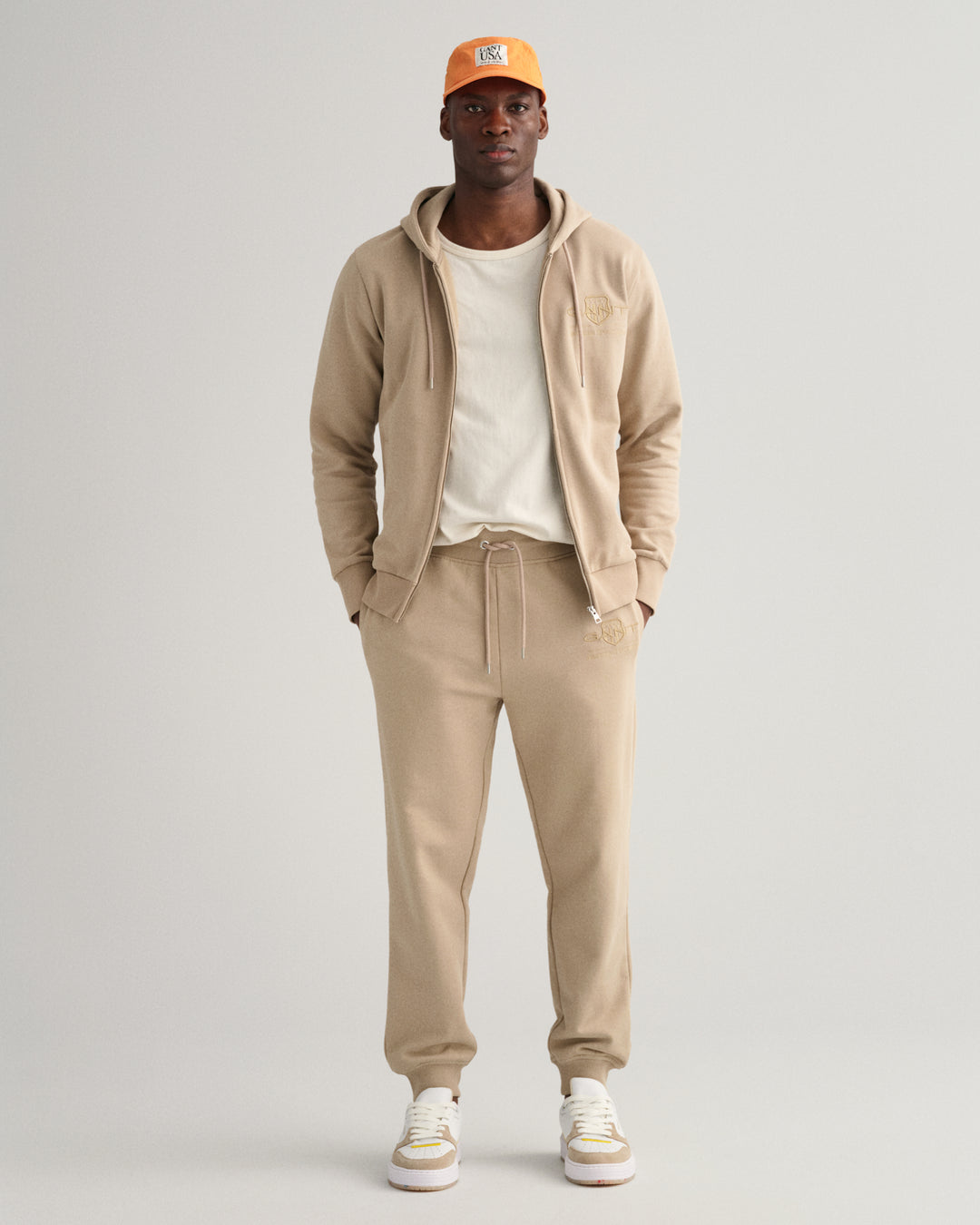 GANT Regular Tonal Shield Sweatpants/Donji dio trenerke 2039023